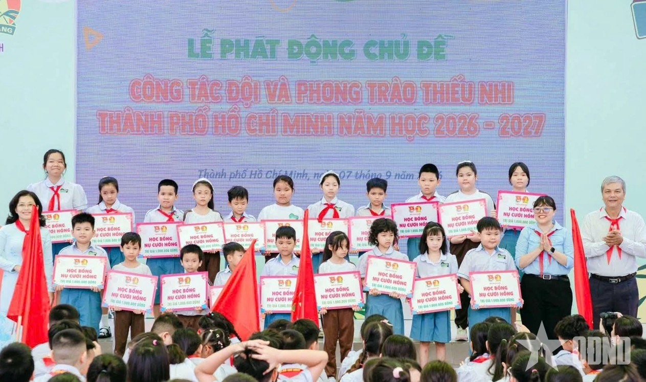 Hào quang truyền thống: Thiếu nhi sẻ chia yêu thương 